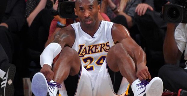 Bryant po operácii ramena bude chýbať Lakers 9 mesiacov