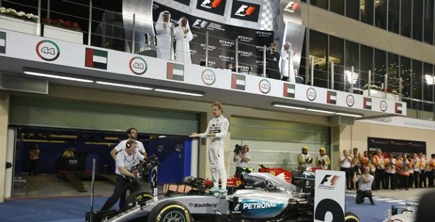 Rosberg v Abú Zabí zavŕšil víťazný hetrik: Nová sezóna sa môže začať