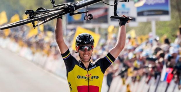 Okolo Flámska: Sagan urobil chybu, preteky vyhral Gilbert