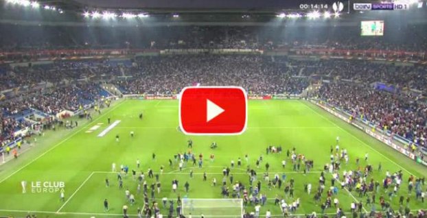 VIDEO: Fanúšikovia pred zápasom Lyon - Besiktas nekontrolovateľne vtrhli na ihrisko