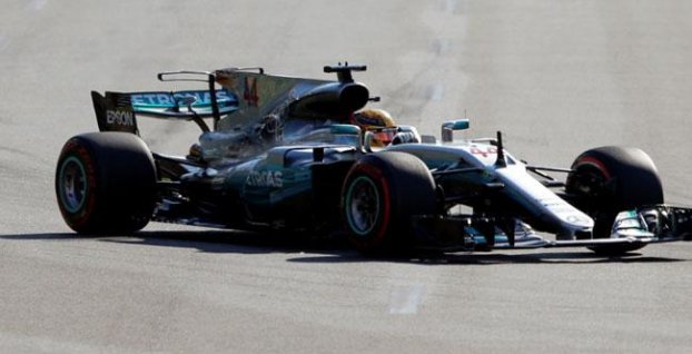 VC Veľkej Británie: Hamilton znížil náskok Vettela na jediný bod