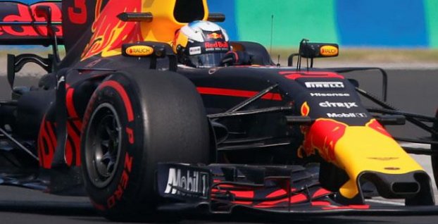 F1: Ricciardo najrýchlejší v oboch piatkových tréningoch pred VC Maďarska
