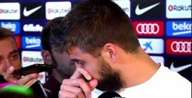 VIDEO: Pique sa kvôli udalostiam v Katalánsku pred médiami rozplakal. Je ochotný odísť z reprezentácie