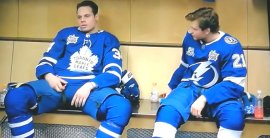 VIDEO: Unudený Auston Matthews v šatni hokejistov počas Zápasu hviezd NHL 2018
