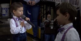 VIDEO: 4-ročný chlapček spieva pred viac ako 10-tisíc divákmi
