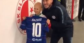 VIDEO: Krásne gesto Chelsea na čele s Hazardom chorej fanúšičke Slavie