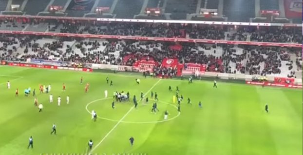 fanúšikovia OSC Lille vtrhli na ihrisko