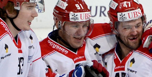 Oleg Saprykin (v strede)
