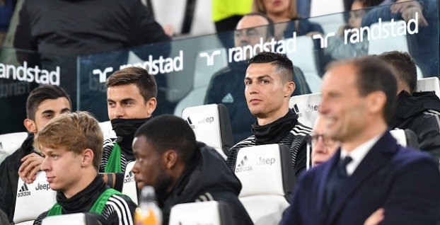Cristiano Ronaldo na lavičke 