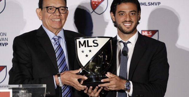 Carlos Vela s ocenením pre najužitočnejšieho hráča MLS