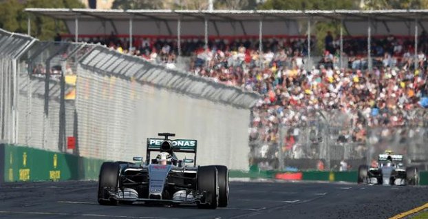 F1: V Austrálii double Mercedesu, vyhral obhajca titulu Hamilton