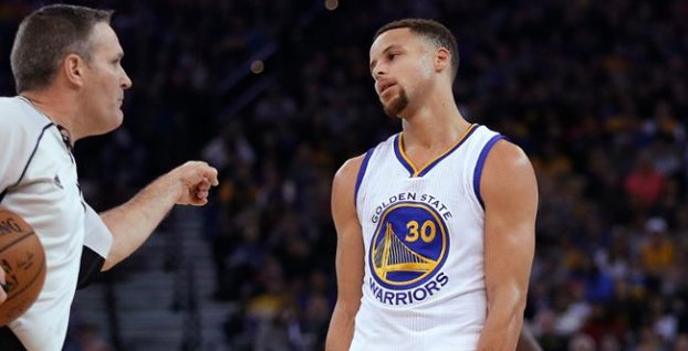 Curry vraj ubližuje basketbalu a ďalšie zaujímavosti z NBA