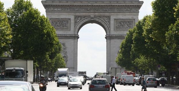 Francúzi prípadný titul majstra Európy na Champs-Élysées neoslávia