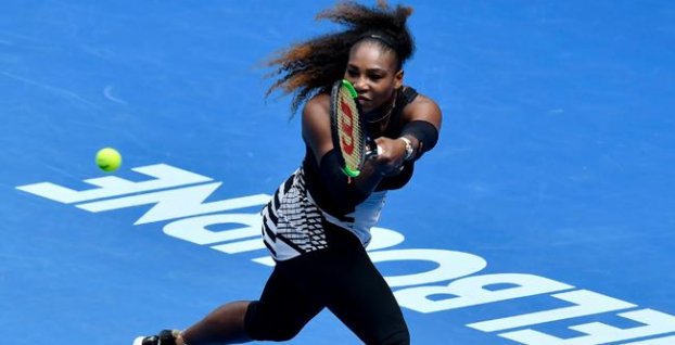 Australian Open: Do štvrťfinále Serena Williamsová aj KarolínaPlíšková