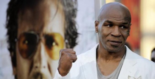 Legendárny Tyson prudko skritizoval Mayweathera za komentáre o Alim