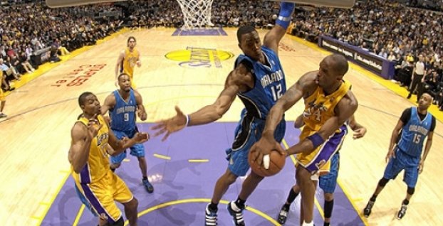 NBA: Lavička Lakers zariadila víťaznú reprízu finále + VIDEO TOP 10 akcií