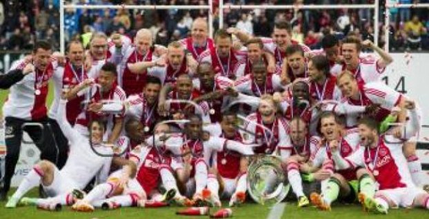 Ajax obhájil titul, 33. krát sa stal majstrom Holandska