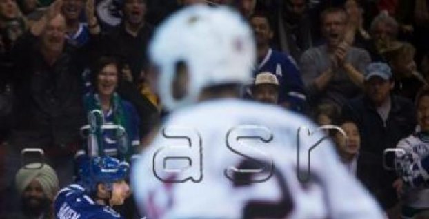 NHL: Hansenov prvý hetrik, Hossa si pripísal tri 