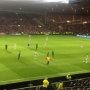 VIDEO: Fanúšik Celticu Glasgow vtrhol na ihrisko a chcel kopnúť Kyliana Mbappého. Tribúny ho vybučali