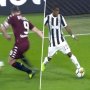 VIDEO: Douglas Costa si hru v drese Juventuse užíva. Pozrite sa, aké parádičky predvádza v súboji 1 na 1