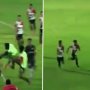 VIDEO: Futbalová kovbojka v Indonézii. Zápas play-off sprevádzali bitky, kopance a pokus o inzultáciu rozhodcu