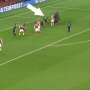 VIDEO: Skvelá práca Younga. Hráč United umne zneškodnil priamy kop Arsenalu