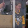 VIDEO: V NHL sa rozdáva radosť. Kessel daroval dojatej fanúšičke hokejku s podpisom
