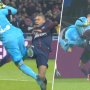 VIDEO: Mbappé skončil po zrážke s brankárom Lyonu v nemocnici. Z ihriska ho museli odniesť na nosidlách