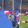 VIDEO: Po ruke Milana Škriniara odpískal rozhodca penaltu. Slováka zachránil videorozhodca