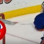 VIDEO: Halák dolámal hokejku