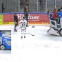 VIDEO: Nemeckého hokejistu počas rozhovoru na ľade takmer zrazila rolba! 