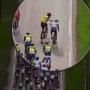 VIDEO: Šialený holandský cyklista počas pretekov udrel svojho súpera