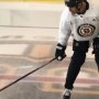 VIDEO: Chára trik s hokejkou