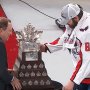 VIDEO: Ovečkin s Conn Smythe Trophy