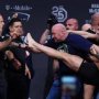 VIDEO: Emócie pred historickou bitvou UFC: Conor McGregor sa pri vážení neudržal!