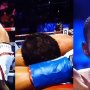 VIDEO: Crawford po kontroverznom údere zdolal Khana a obhájil opasok WBO