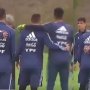 VIDEO: Messi to na tréningu Argentíny nemá jednoduché